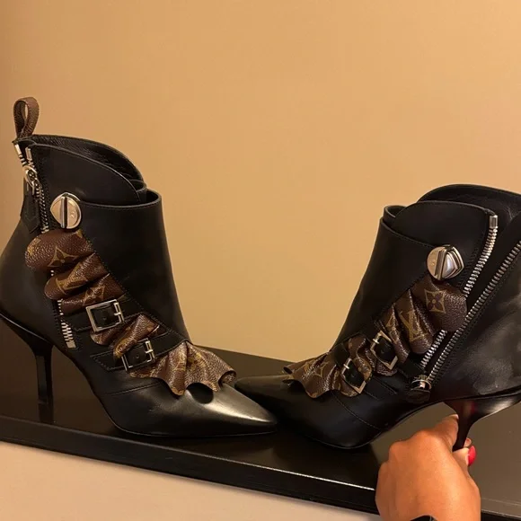 Louis Vuitton Black and Brown Heeled Boots - Picture 4 of 9